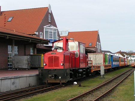 Inselbahn_LangeoogLok_2_5_04012005_45002