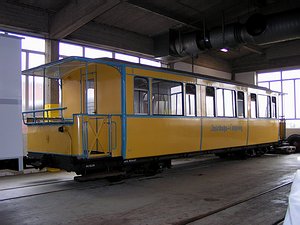 Inselbahn_Langeoog_hist_Personenwagen_04012005_kl